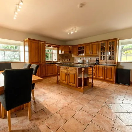 Stone House , Boyne Valley Views بيت للعطل